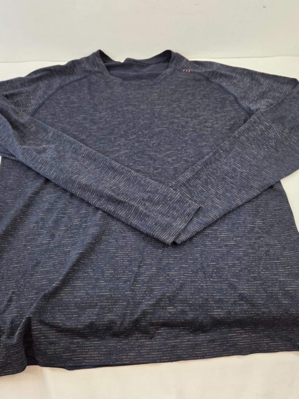 Lululemon Metal Vent Tech Long Sleeve Mens Size Medium Dark Blue Gold